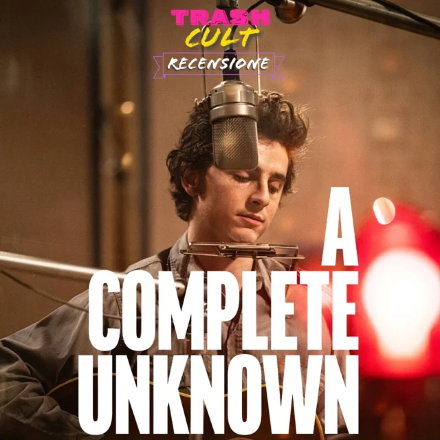 Paul Atreides è Bob Dylan
*****************************************

A COMPLETE UNKNOWN di James Mangold (2025)

Vita e carriera di Bob Dylan dal 1961 al 1965, giovane cantante folk venuto dal nulla e diventato leggenda.

No direction home. L’America, la ribellione e il folk diventate corpo, sangue e canzoni “sante” di Bob Dylan, creatura “divina” (e un po’ sociopatica) che ha cambiato i tempi e la musica. Dopo Johnny Cash (presente anche qui), James Mangold rilegge attraverso le sue canzoni il menestrello del rock quando era ancora menestrello del folk. Mistero, amori e talento di un completo sconosciuto senza regole, come la “nuova” America che stava cambiando faccia. Nessuna parabola di morte e resurrezione. Nessun abisso della droga. Solo musica, musica e ancora musica. Cast perfetto (Norton strepitoso), ma Timothée Chalamet È Bob Dylan in tutto e per tutto. Magistrale.

#ACompleteUnknown #JamesMangold #TimothéeChalamet #BobDylan #trashcult #trashcultdotcom www.trashcult.com