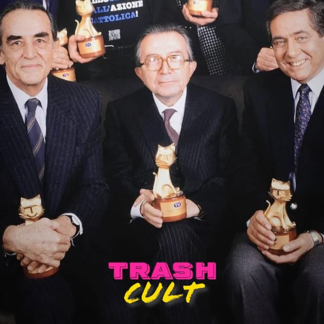 Questa notte è LA Notte. 

Anora, The Brutalist, Emilia Perez, Trump, Zelensky, Corona, boh… vedremo.
Noi abbiamo i nostri preferiti. Stanotte, se il nostro metabolismo da over 40 ci aiuterà, la seguiremo in diretta, altrimenti amen, lo scopriremo domattina mentre ci beviamo un buon caffè..

State tranquilli comunque. In qualche modo vi faremo sapere il nostro commento a giochi fatti. Non prima.

Nel frattempo buona domenica e maaooooo.

Vi si vuole bene.

Baci stellari.

#oscar #oscar2025 #trashcult #trashcultdotcom