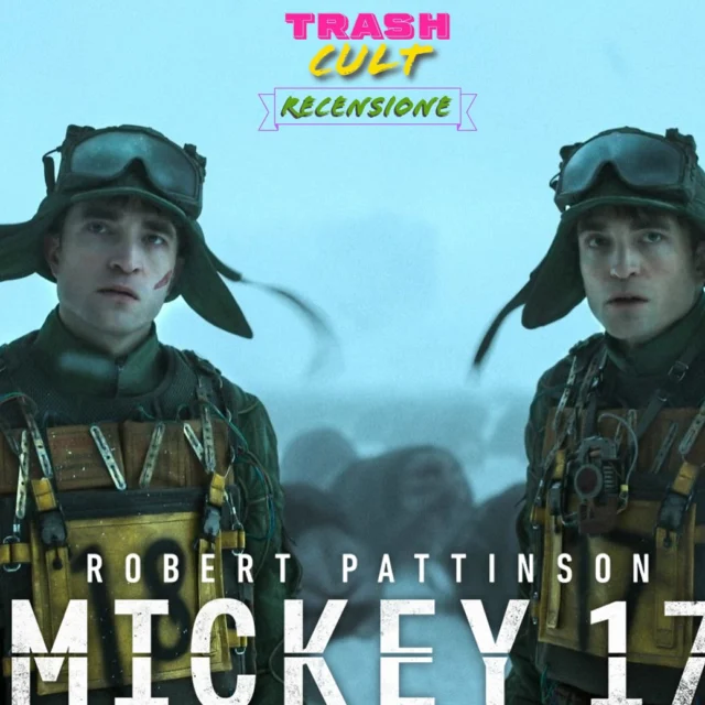 Parassiti umani e come morire con dignità..
*****************************************

MICKEY 17 di Bong Joon-ho (2025)

Dopo aver firmato un contratto di 4 anni su una nave spaziale come “sacrificabile”, Mickey verrà utilizzato per esperimenti mortali con lo scopo di raggiungere un nuovo mondo.

Idiocracy. Viaggio intergalattico su un’Arca Noè spaziale governata da perfetti idioti. Il destino dell’umanità è nelle mani di un povero diavolo “costretto” a morire per una “impossibile” utopia. Simpatico caos fanta-ambiental-demenziale firmato Bong Joon-ho che torna dopo i fasti di Parasite. Qui i “parassiti” non sono i vermoni in stile Star Wars che abitano il pianeta di ghiaccio, ma l’essere umano che prova a colonizzare un mondo con la sua stupidità. E forse ci riesce. O forse c’è già riuscito. Cloni, stampanti, esperimenti, ribellioni, dittature, mostri intelligenti e la dignità umana anche (o soprattutto) nella morte. Sgangherato e a tratti noiosello si lascia guardare, ma senza graffiare mai. Peccato. Robert Pattinson x2 straordinario, Mark Ruffalo simil-Trump irresistibile, Toni Collette la migliore in assoluto. Benvenuti nel Nuovo Mondo e cercate di morire alla svelta.

#Mickey17 #BongJoonho #RobertPattinson #trashcult #trashcultdotcom www.trashcult.com