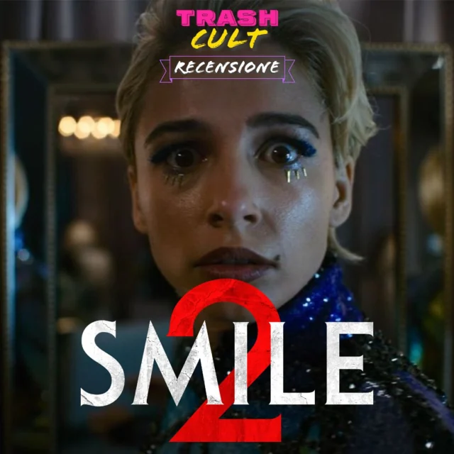 World Smile Tour
*****************************************
SMILE 2 di Parker Finn (2024)

Una pop-star in procinto di iniziare un tour mondiale, deve fare i conti con una maledizione che mescolerà realtà e finzione e la costringerà ad affrontare il suo passato.

Sorrisi e canzoni. Lo spietato mondo deIlo spettacolo e come non farsi divorare. Una giovane pop star costretta ad affrontare il successo mondiale, tra alcol, droga, concerti, cicatrici (interne ed esterne) e demoni cosmici. Qui il prezzo da pagare per la fama consiste nel cercare di non perdere la testa e fare un bel sorriso. Sequel/spin off dell’innocuo primo capito sempre diretto da Parker Finn. La posta in gioco si alza (così come il budget) e lo show non delude. Visioni varie, sogni agghiaccianti, acqua in bottiglia, coreografie demoniache, soliti jumpscare e qualche colpo di scena ben assestato. Finn costruisce una parabola discendente nella follia con una notevolissima Naomi Scott che da sola vale la visione (e chi se lo aspettava). Fino ad un finale delirante da applausi. Niente di straordinario, ma lo stile c’è.

#Smile2 #ParkerFinn #NaomiScott #trashcult #trashcultdotcom www.trashcult.com